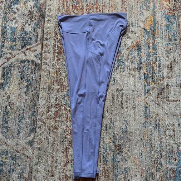 Athleta Ultimate Stash- Pocket Capri Lavender Leggings - Picture 4 of 8